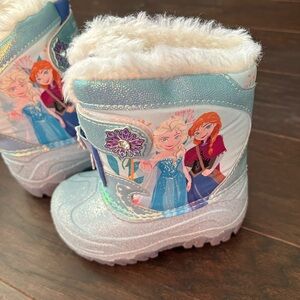 Light up Elsa and Ana winter boot